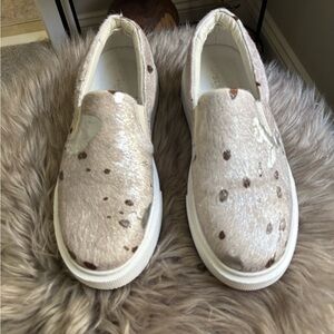 J/SLIDES Cream and Brown Slip-On Sneakers